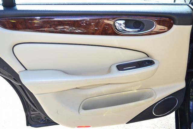 2008 Jaguar XJ 4DR SEDAN XJ8 L SEDAN Slide 19