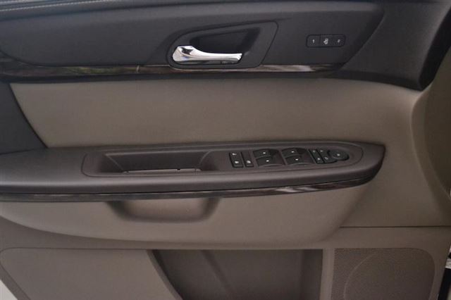 2014 GMC Acadia FWD 4DR DENALI SUV Slide 25